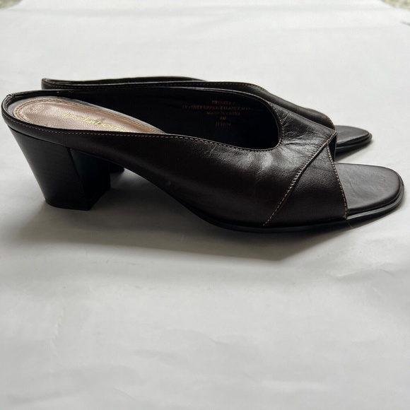 Liz Claiborne Shoes Slip on Mules Size 8 Brown Leather Block Heels Peep Toe - Picture 5 of 9